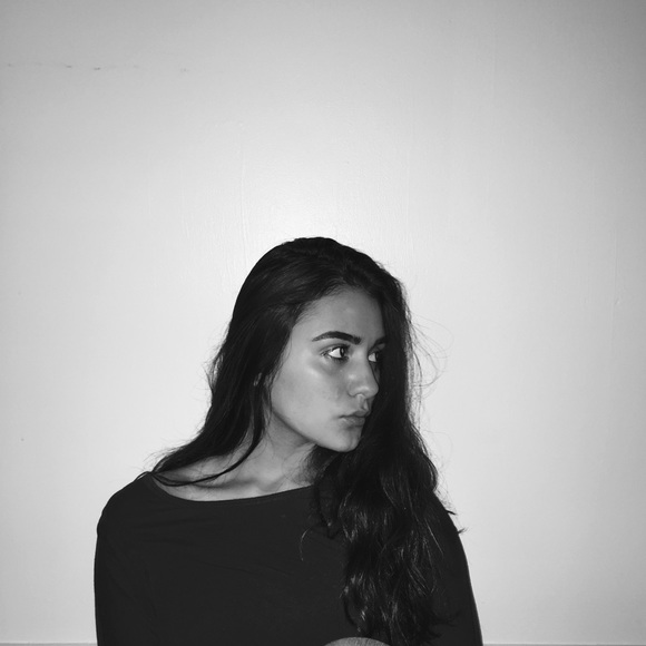 Meet your Posher, Gabby - Picture 3 of 4